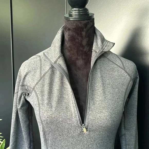 Reebok Play Warm quarter zip pull over thumb hole sleeve, Heather gray - S - Picture 9 of 13